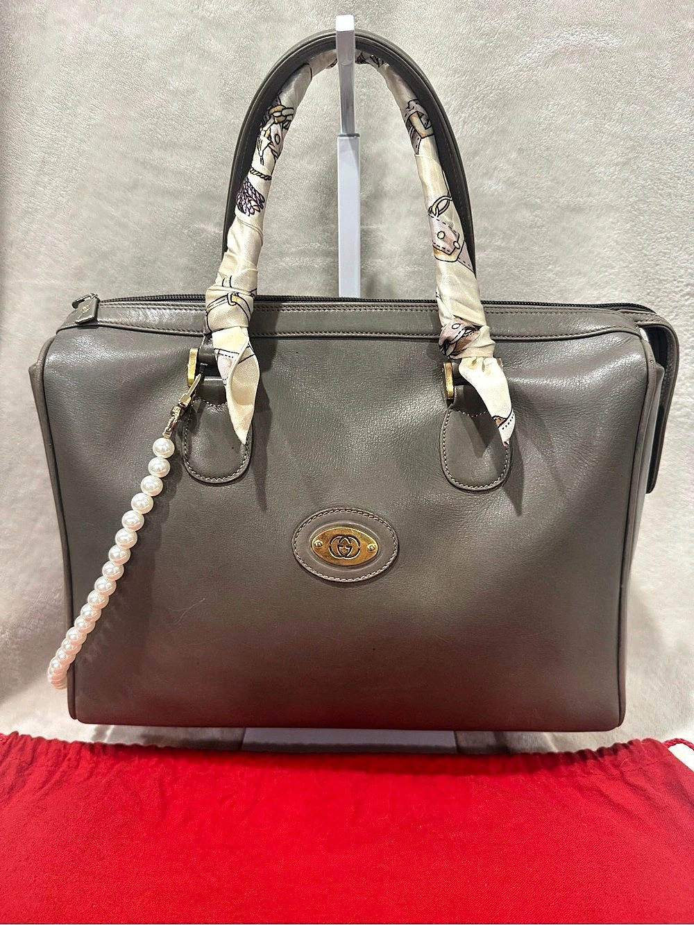 Vintage 1970โs Gucci Interlocking G Top Handle Bag Tote in Gray/Taupe